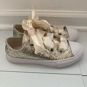 Converse girls sneakers NWOT